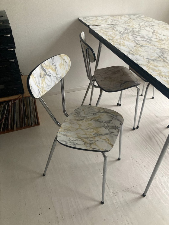 Image 1 of Extendable Formica table with four chairs