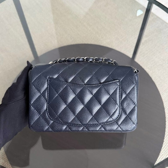 Image 1 of Borsa Chanel Caviar Mini Rectangle Classic Flap - 20 cm trapuntata blu notte, finiture in rutenio argentato, serie 21
