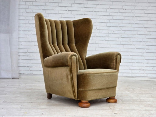 Deense relaxfauteuil met hoge rugleuning uit de jaren 60, bekleed met groen meubelvelours.