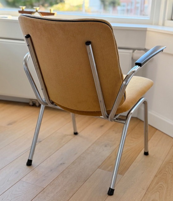 Prachtige gele Gispen de wit stoel met zwarte bies, Fauteuils, Kunststof, Textiel (foto 5 van 8)