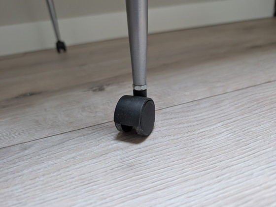 Image 1 of 2 tables d'appoint en verre