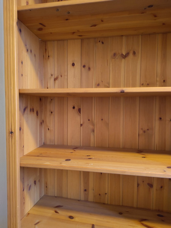 Image 1 of Bücherregal aus massivem Kiefernholz