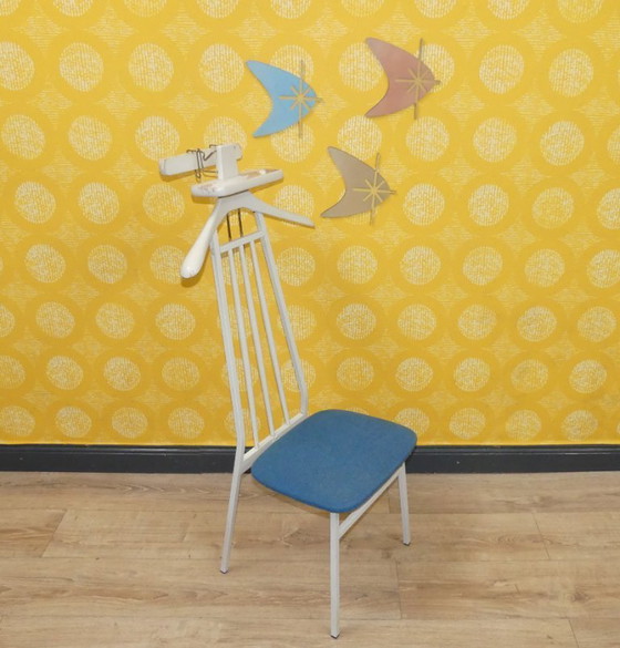 Image 1 of Valet muet années 50 années 60 Portemanteau avec siège Chaise à habiller Ventilateur à vêtements Chaise à habiller