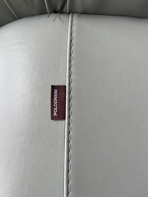 Een paar Italiaanse leren Chesterfield fauteuils van Polodivani – 2 zitsbanken, Leather (photo 2 of 6)