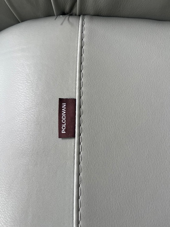 Een paar Italiaanse leren Chesterfield fauteuils van Polodivani – 2 zitsbanken, Leather (photo 2 of 6)