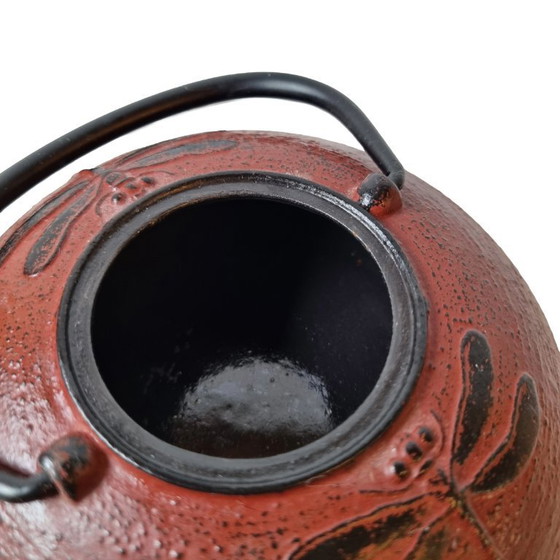 Image 1 of Gietijzeren geëmailleerde theepot met libelle, 21e eeuw