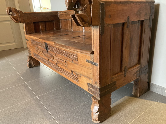 Image 1 of Antike indische Brauttruhe