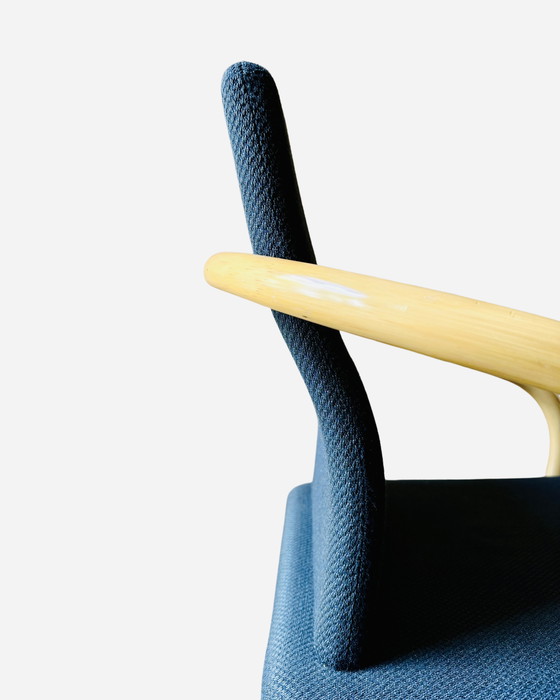 Image 1 of 4x Silla Mandarin de Ettore Sottsass para Knoll, 1986 - Tela azul, reposabrazos con aspecto de bambú