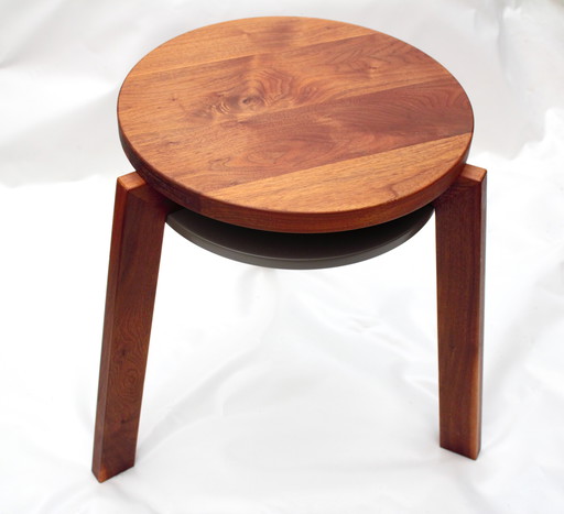 Table d'appoint en bois massif de noyer