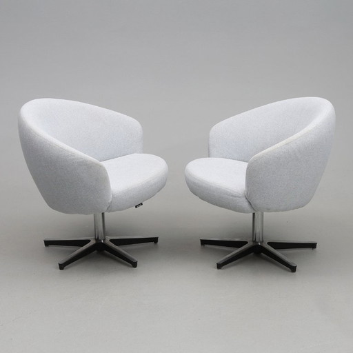 YNGVE EKSTRÖM. Pareja de sillones giratorios "Rondino",