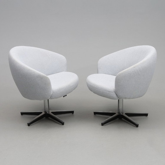Image 1 of YNGVE EKSTRÖM. Pareja de sillones giratorios "Rondino",