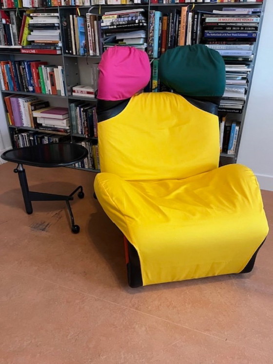 Image 1 of Fauteuil Wink de Toshiyuki Kita pour Cassina, avec table d'appoint « Kick »