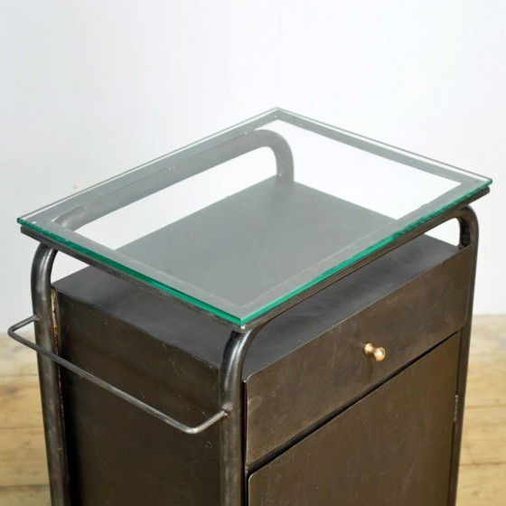 Image 1 of Set Bauhaus nachtkastjes van ijzer en glas, jaren 1920