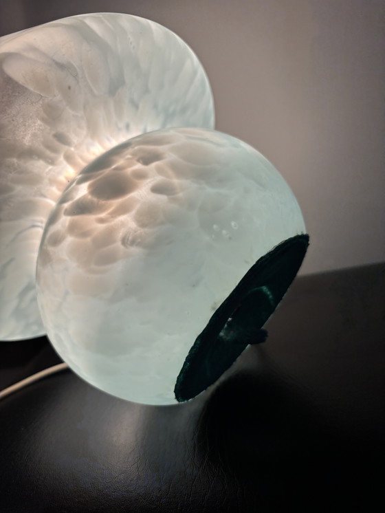 Image 1 of Lampe vintage « champignon » en verre marbré bleu clair
