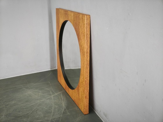 Specchio quadrato vintage ceco in impiallacciatura di rovere con vetro circolare, anni '70 – Legno (photo 2 of 10)