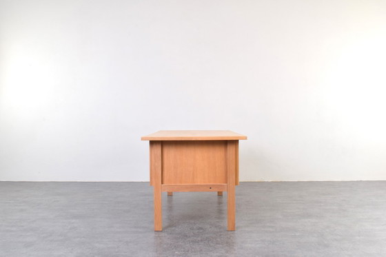 Image 1 of Scrivania Mid-Century in quercia di Svend Åge Madsen per Sigurd Hansen, anni '60.