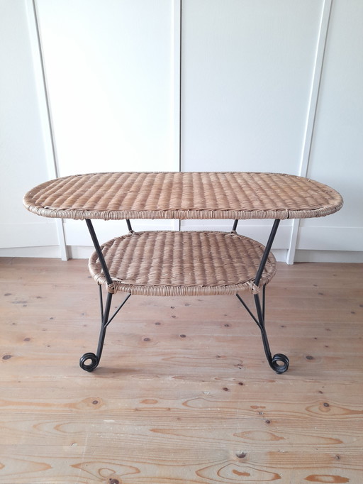 70S Table en rotin vintage