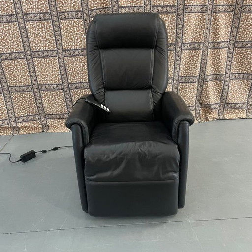 Sillón elevador de cuero negro