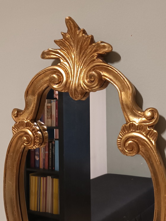 Image 1 of Miroir à crête dans un cadre doré de style baroque
