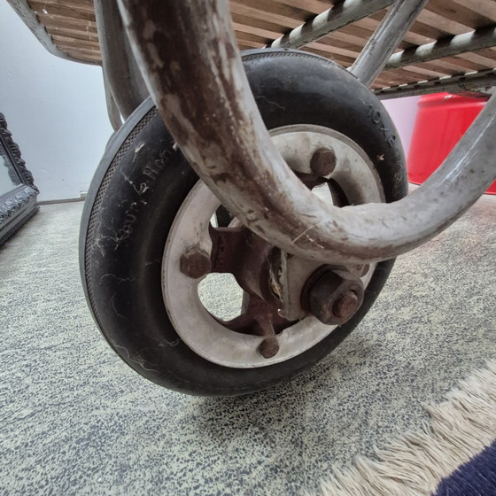 Chariot d'usine vintage – Tables basses, Metal, Rubber (photo 6 of 12)