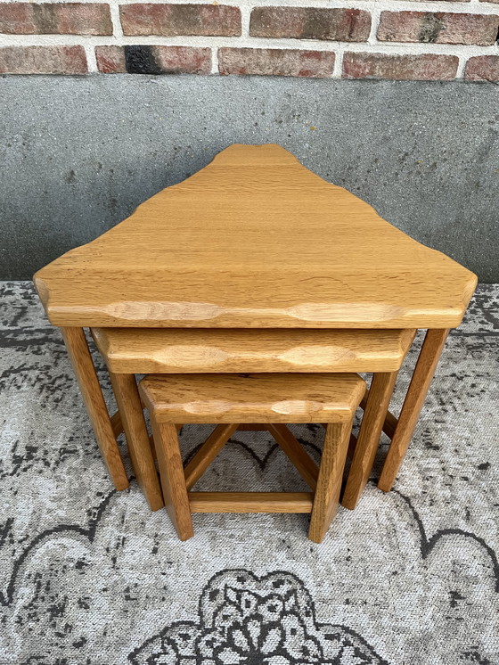 Image 1 of Mini set de tables gigognes en chêne clair vintage brutaliste