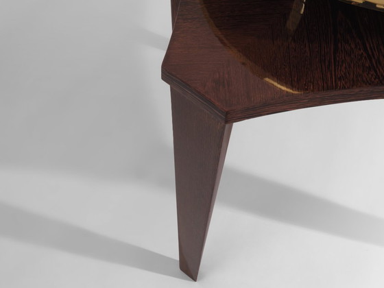 Image 1 of Par de mesitas auxiliares de wengué y latón de Alberto Pinto, década de 1990.