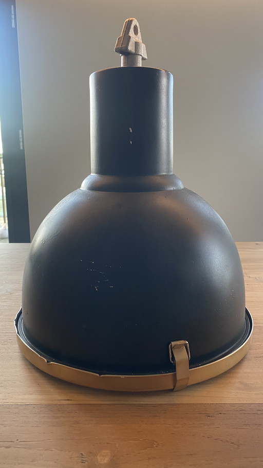 Industrial pendant lamps