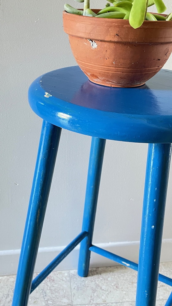 Image 1 of Tabouret Bois Vintage Peinture Bleu Électrique