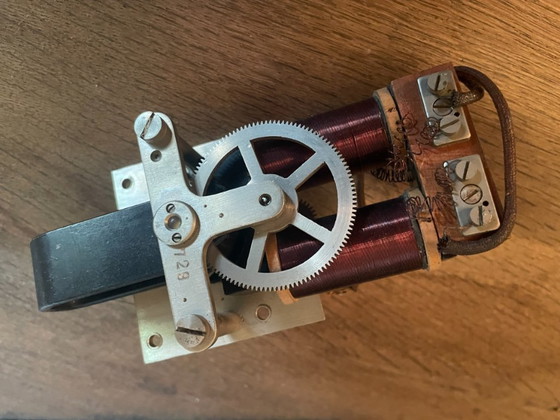 Image 1 of Fabriekesklok Klok Wandklok Vintage Frans jaren 40