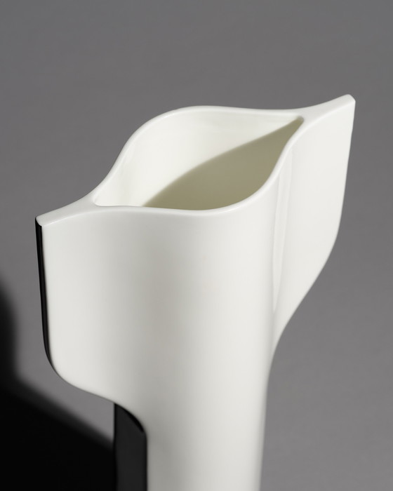 Image 1 of Ritzenhoff „PURE“ Skulpturale Porzellanvase, Entwurf Wolf Karnagel, 30 cm, Deutschland