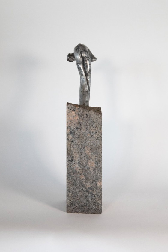 Image 1 of Abstrakte Torsoskulptur auf einem Sockel