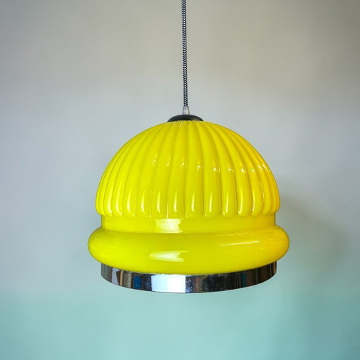 Suspension en verre opalin jaune côtelé, de grande taille, inspirée de l'ère spatiale, pour salle à manger, années 1970