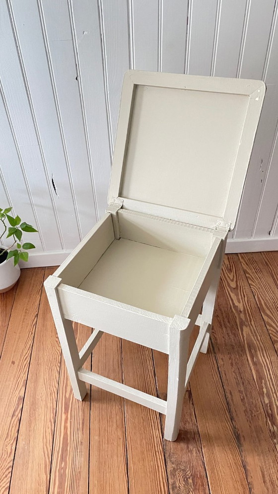 Image 1 of Sgabello vintage in legno verniciato beige