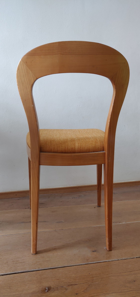 Image 1 of 5 bis 6 Stühle aus massivem Kirschholz, dänisches Design