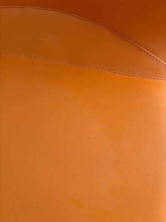 Image 1 of Barkruk met oranje draaiende zit en witte poot