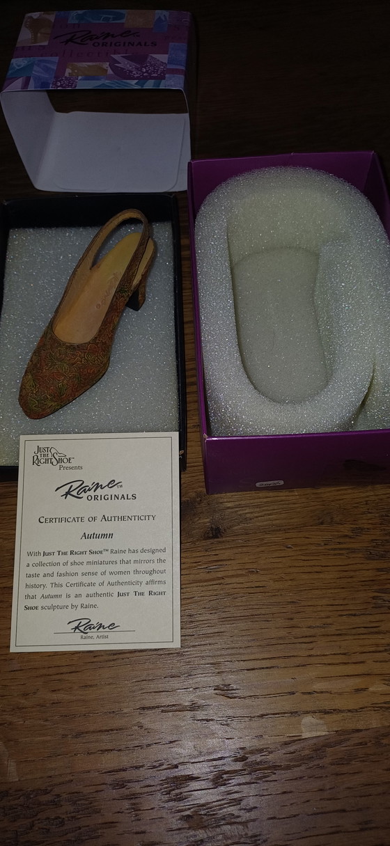 Image 1 of Raine “Just the Right Shoe” collection miniature shoes – approx. 35 pieces with boxes & catalogue