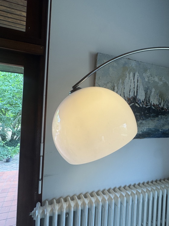 Image 1 of Large vintage Italian arc floor lamp – 1970s – Marble, chrome & opaline diffuser