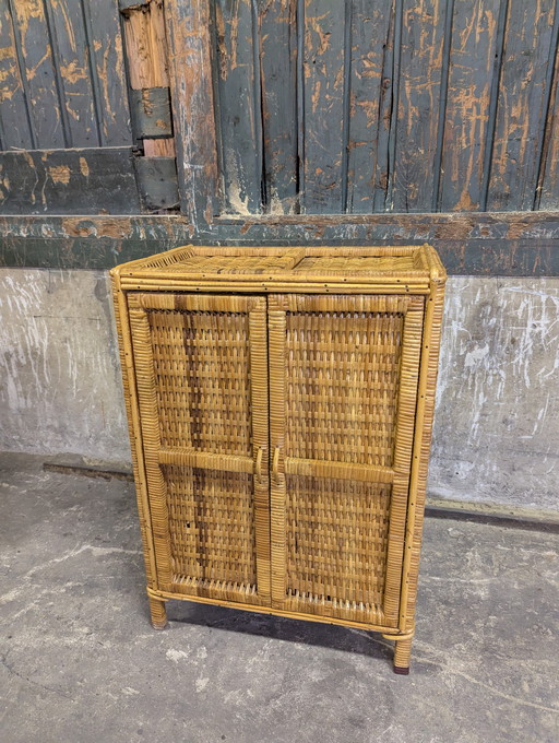 armoire de rangement vintage en rotin