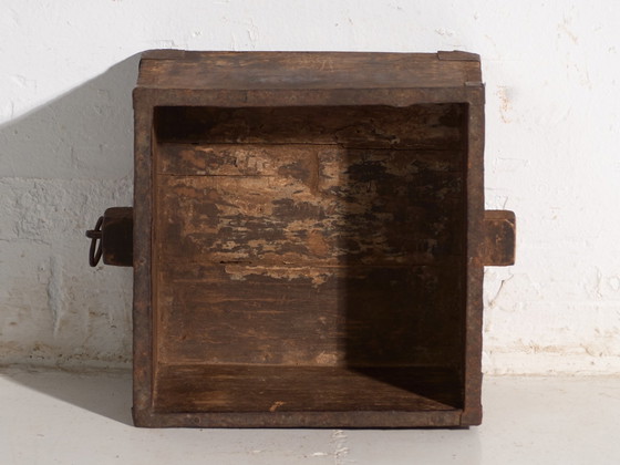 Antica misura per grano Dou in legno di olmo, Cina, circa 1900, Oggetti decorativi, Ferro, Marrone, Rustic (foto 8 di 9)