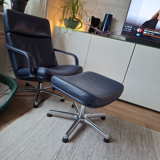 Image 1 of Atrifort-Sessel und passender Hocker, Leder