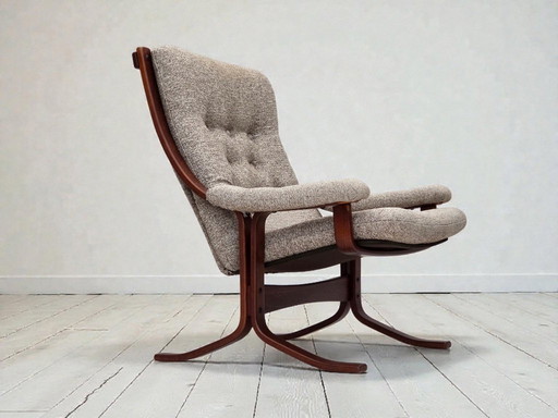 Fauteuil uit de jaren 70, Noors design, stof van een wollen mix, gebogen hout.