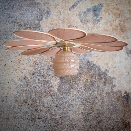Fleur En Rotin Et Lin Rose Blush Pendant - Luminaires Artisanaux