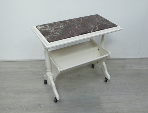 Vintage Beistelltisch Sofatisch Lesetisch auf Rollen mit schrägen Buch-Ablagen, Weiß mit Dunkelrotem Marmor, Landhausstil