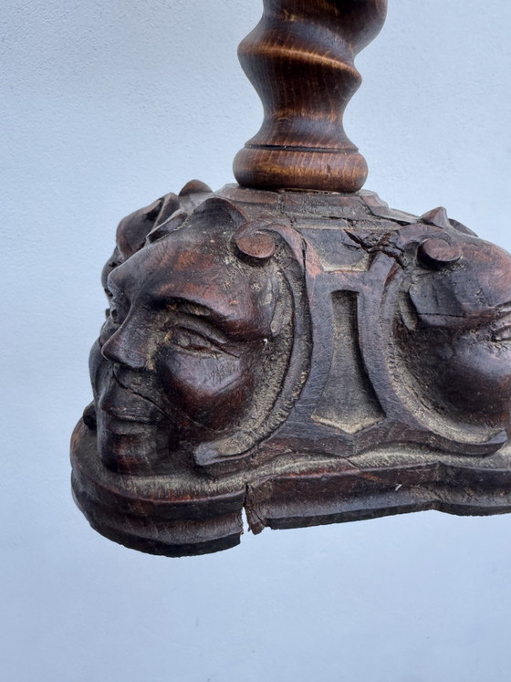 Image 1 of Antike geschnitzte Holzlampe mit einem Gesicht