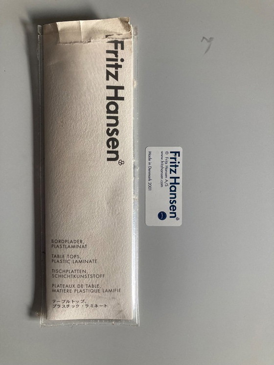 Image 1 of Fritz Hansen, tavolo con gambe quadrate e tese - 80x80x71hg