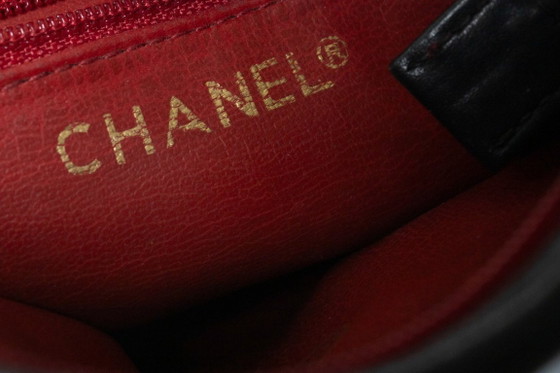 Chanel, vintage heuptasje van gewatteerd leer uit de jaren 90 – Riemtassen, Lambskin (photo 7 of 10)