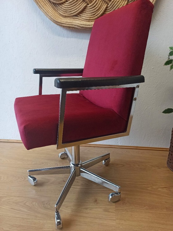 Image 1 of Poltrona girevole unica nel suo genere, risalente agli anni '60.