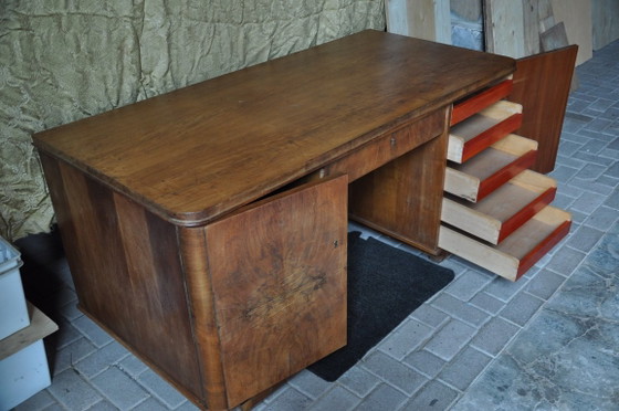 Stylish Vintage Desk – Wood (photo 3 of 5)