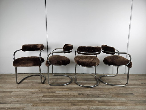 Chaises en métal tubulaire et fourrure marron