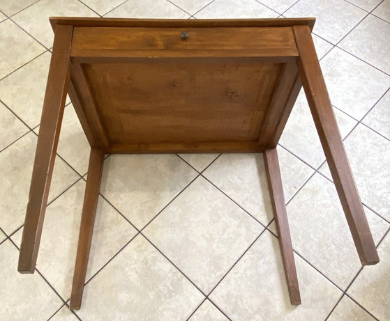 Schreibtisch mit einer großen Schublade aus massiver Eiche, um 1950, 78 x 58 cm – Wood (photo 13 of 19)